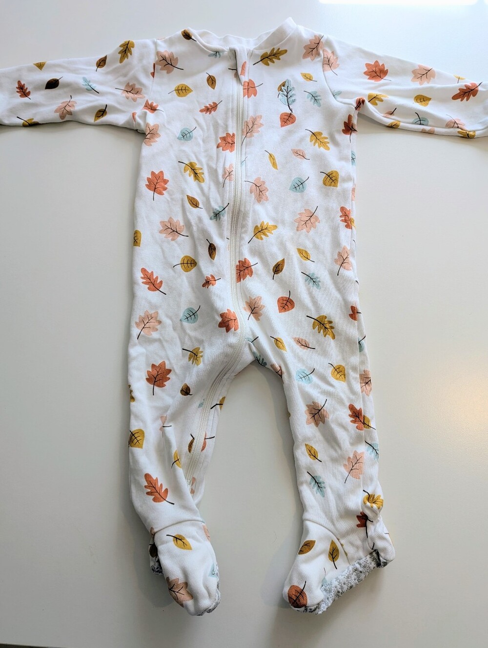 5 For 25$ PEKKLE - Baby White Footed One-Piece with Autumn Leaf Print